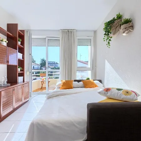 Piso De Dos En Playa De Ris- Apartment